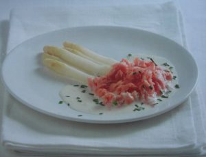 Asperges met lauwwarme zalm en wittewijnsaus
