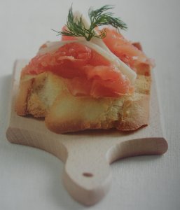 crostini gerookte zalm asperges dille